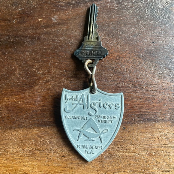 Vintage Hotel Algiers Miami Beach Florida Metal Fob & Room Key #402 - Picture 1 of 6